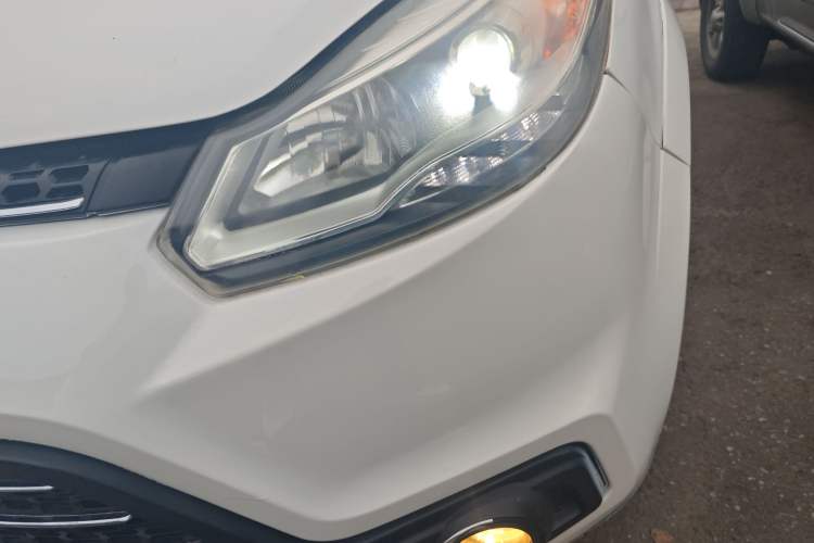 Used JMC Yusheng S350 2016 2.0T Automatic Two-Wheel Drive Gasoline Luxury Edition 5 Seats Left Front Headlight