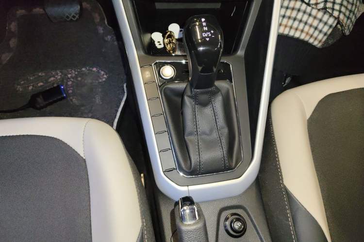 Used Volkswagen Polo 2021 Plus 1.5L Automatic Colorful Tech Edition Gear Lever