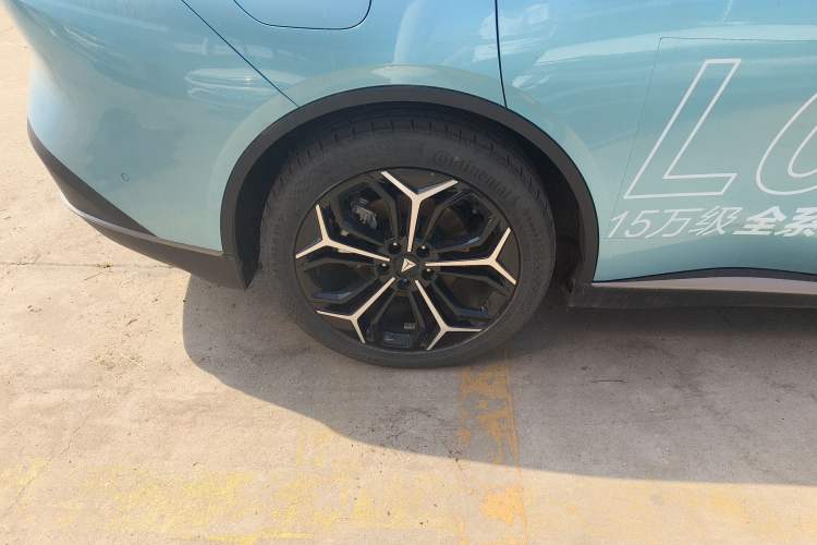 Used Deepal L07 2024 230Max Qiankun Intelligent Driving ADS SE Range-Extended Version Right Rear Wheel Hub