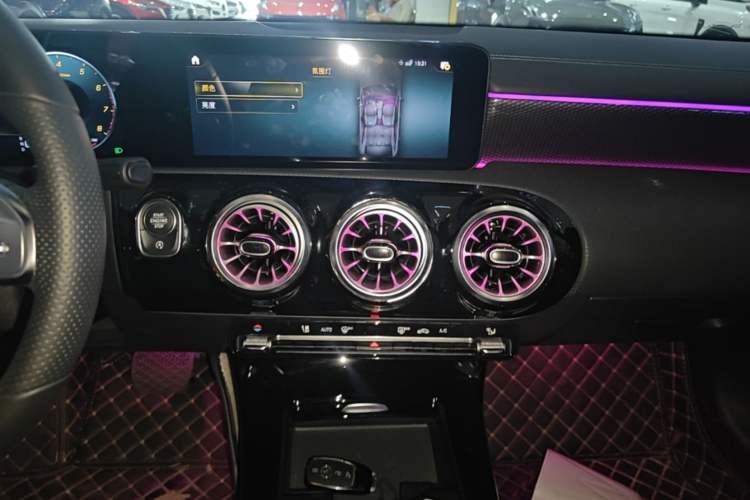 Used Mercedes-Benz A-Class 2022 Revised Version A 200 L Sport Sedan Fashionable Style
