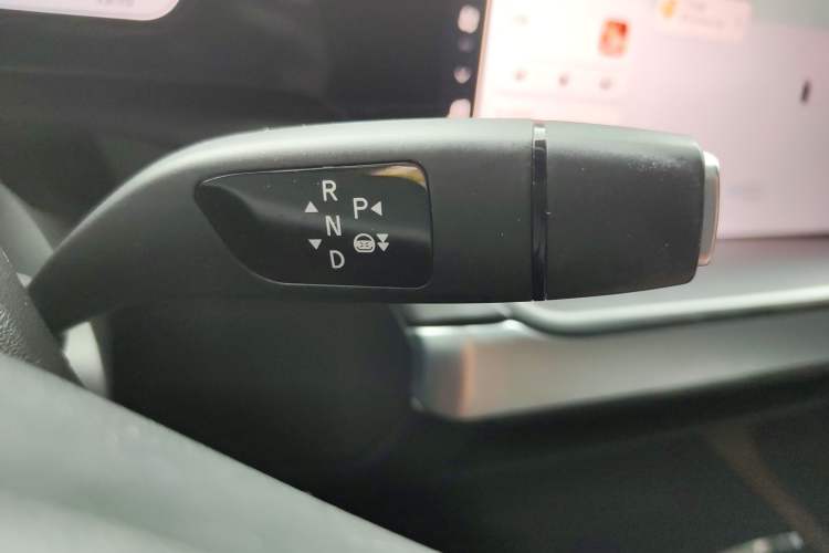 Used XPeng P7 2020 586N Gear Lever