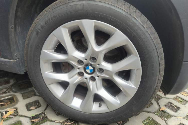 Used BMW X5 2011 xDrive35i Leading Model Right Front Wheel Hub