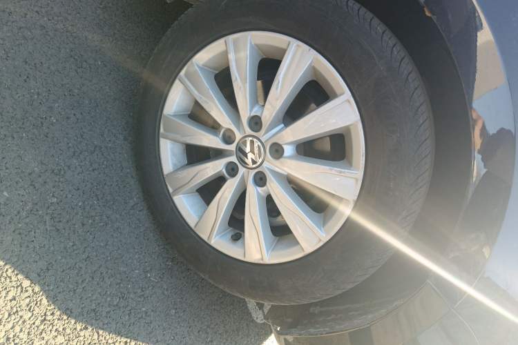 Used Volkswagen Sagitar 2015 1.6L Automatic Fashion Model