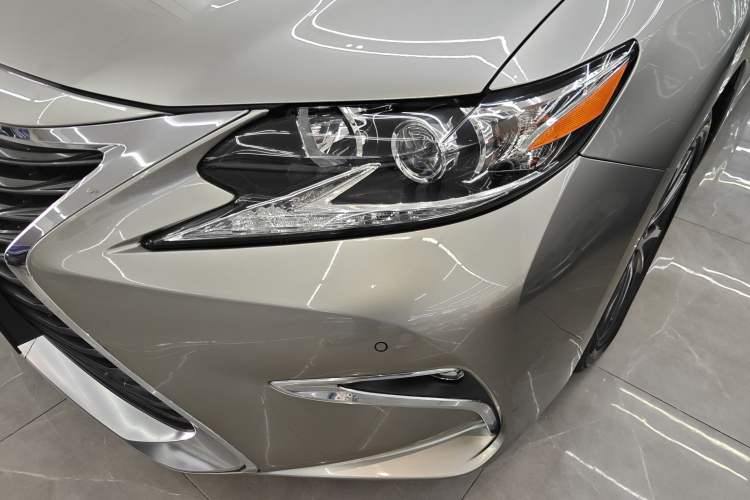 Used Lexus ES 2015 300h Comfort Edition
