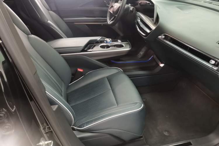 Used Cadillac LYRIQ 2022 Rear-Drive Long-Range Prestige Edition
