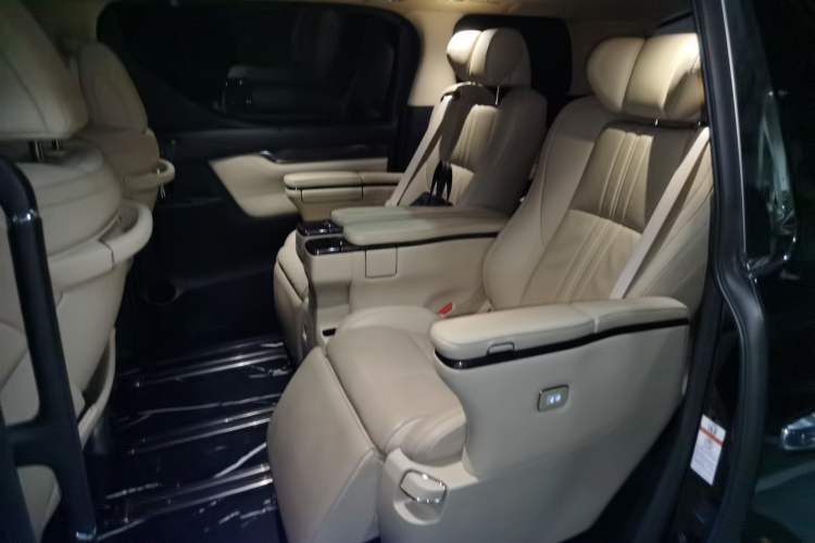 Used Toyota Vellfire 2019 Dual-Engine 2.5L HV Luxury Edition Left Rear Seat