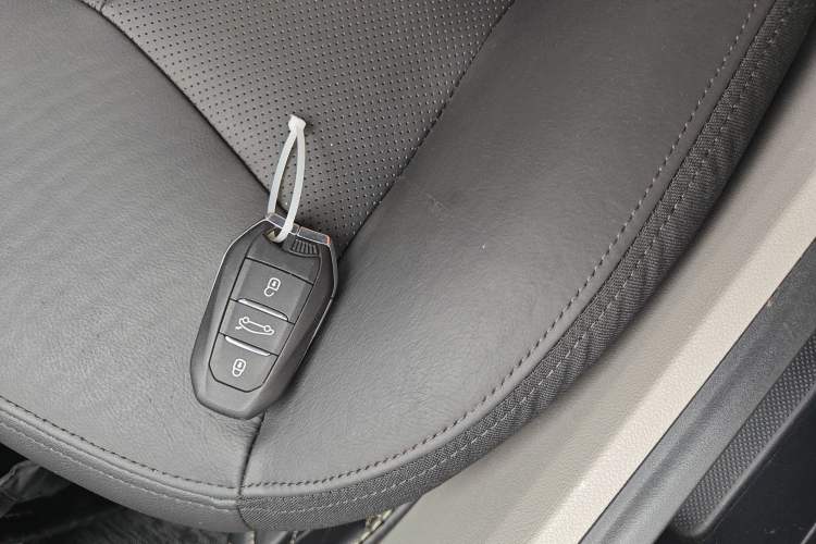 Used Dongfeng Aeolus L60 2015 1.8L Automatic New Rui Model
