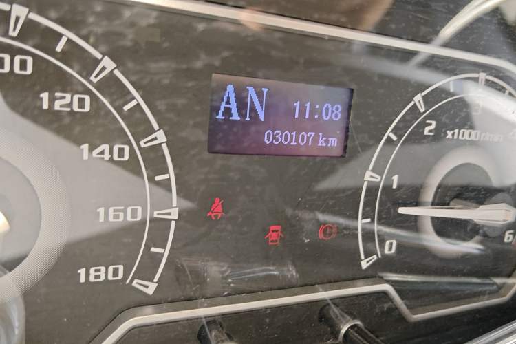 Used SAIC MAXUS Xintu V80 2023 2.0T AMT Classic Aoyuntong Short Wheelbase Ultra-Low Roof 7/8/9-Seater