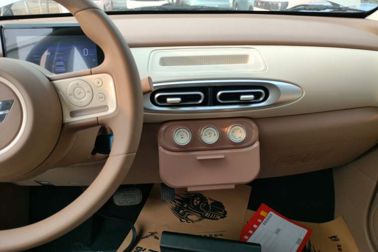 Used Wuling Hongguang MINIEV 2025 Four-Door Version Advanced Edition Audio And AC Panel