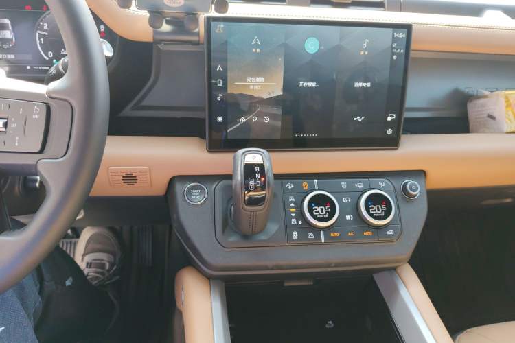 Used Land Rover Defender 2025 110 3.0T P400 Dark Edition Audio And AC Panel