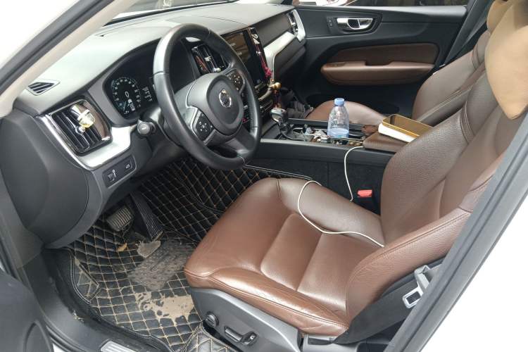 Used Volvo XC60 2019 T5 4x4 Smart Edition China V Standard
