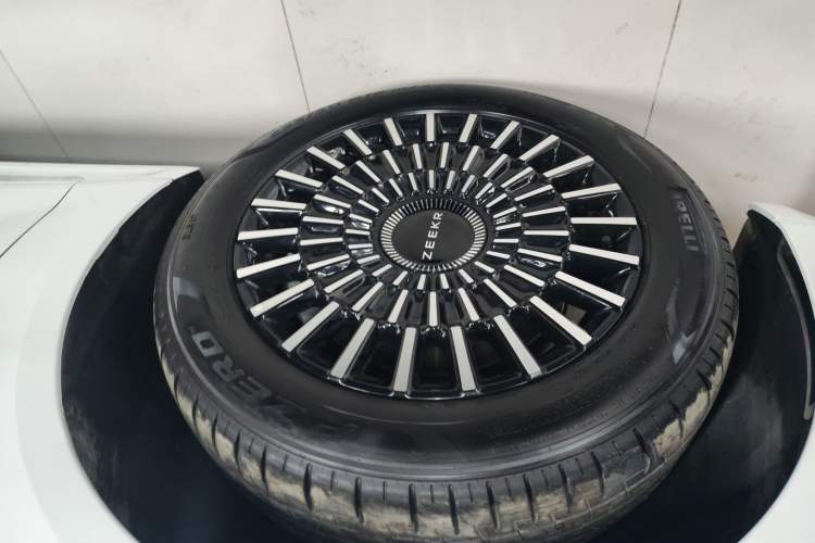 Used Zeekr 009 2024 Six-Seat Executive Version 4WD 108 kWh
