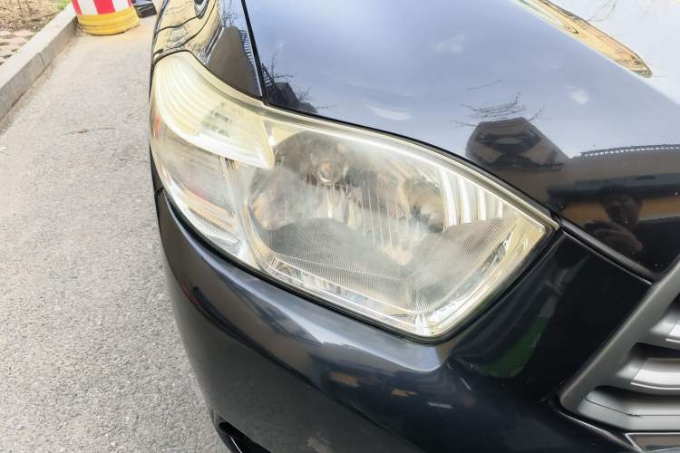 Used Toyota Highlander 2011 2.7L Two-Wheel Drive 5-Seater Elite Edition Right Front Headlight