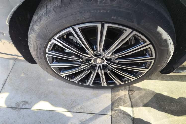 Used Geely Galaxy 8 2025 130km EM-P Starship Edition Exterior 5