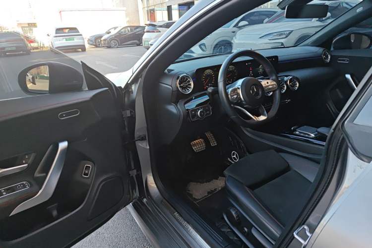 Used Mercedes-Benz CLA 2022-Year Updated CLA 200
