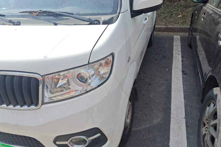 Used Jinbei Hiace X30 2023 1.5L Wealthy-Style Passenger Van 5/6/7-Seater Non-Air-Conditioned Version SWC15M
