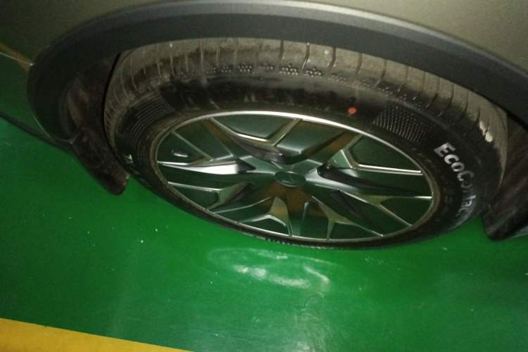 Used Tesla Model Y L 2025 Model Long-Range All-Wheel-Drive Version Exterior 5