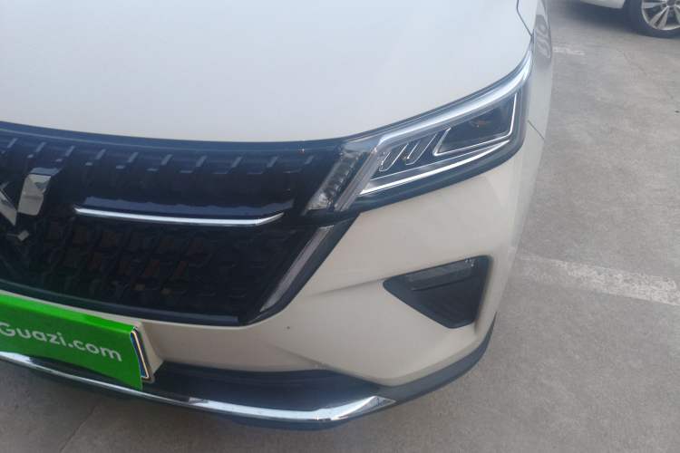 Used Wuling Asta 2022 2.0L DHT Electric-Speed Version
