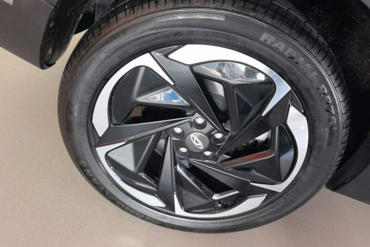 Used Chery Tiggo 7 C-DM 2025 1.5T 120KM Luxury Trim Right Rear Wheel Hub