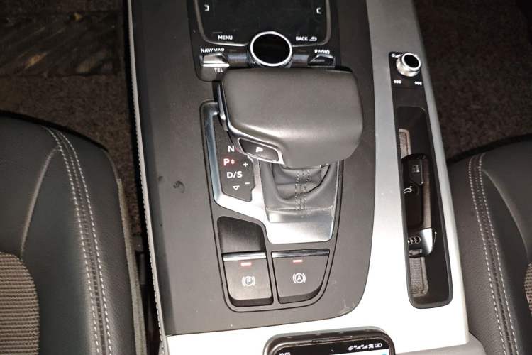 Used Audi Q5L 2018 40 TFSI Prestige Fashion Edition China V Gear Lever