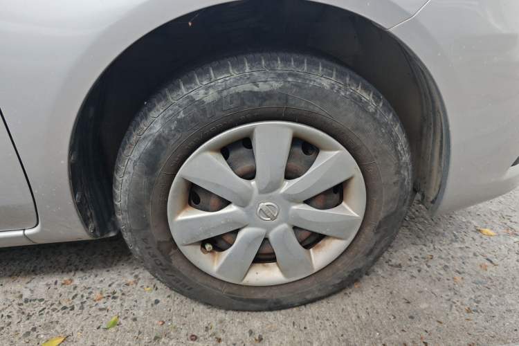 Used Nissan Sunny 2015 1.5XE Manual Comfort Edition Right Front Wheel Hub