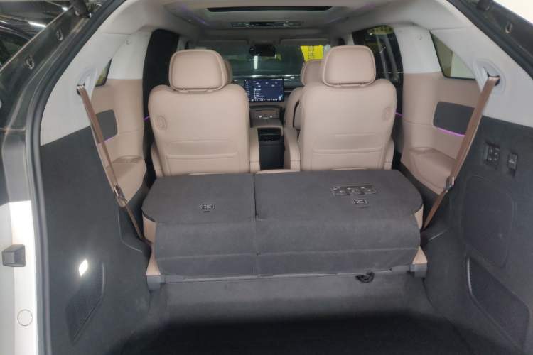 Used XPeng X9 2025 740 Ultra-Long Range Max
