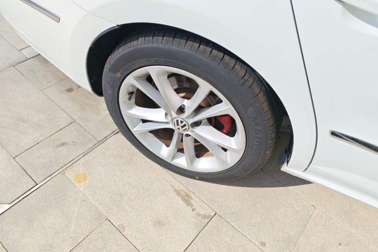 Used Volkswagen FAW-Volkswagen CC 2015 1.8TSI Luxury Model Right Rear Wheel Hub