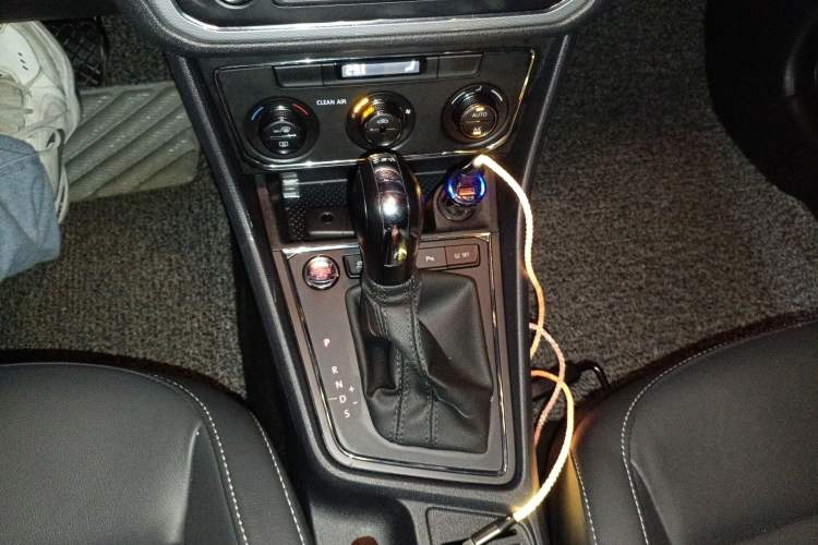 Used Volkswagen Gran Lavida 2017 230TSI DSG Comfort Edition Gear Lever