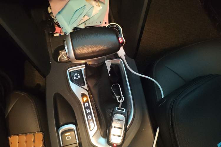 Used GAC Trumpchi GS4 2017 235T Automatic Two-Wheel Drive Luxury Smart Connectivity Version Gear Lever