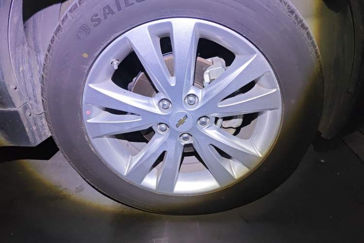 Used Chevrolet Captiva 2015 2.4L 4x4 Flagship Edition 7-Seater