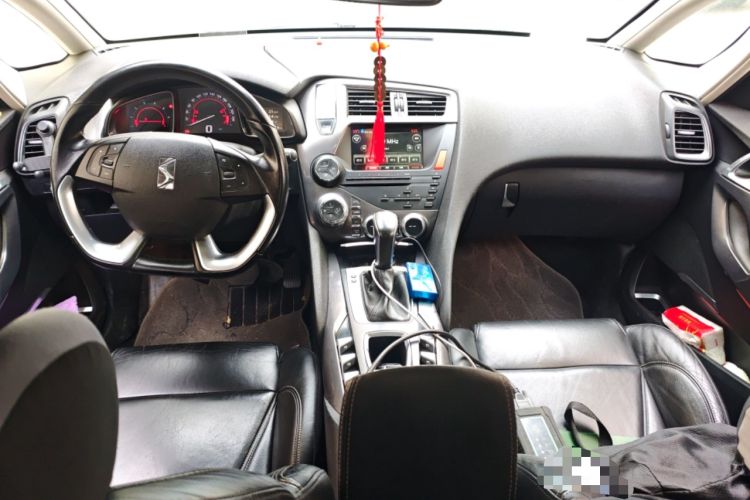 Used DS 5 2014 1.6T Luxury Edition THP160 Center Console