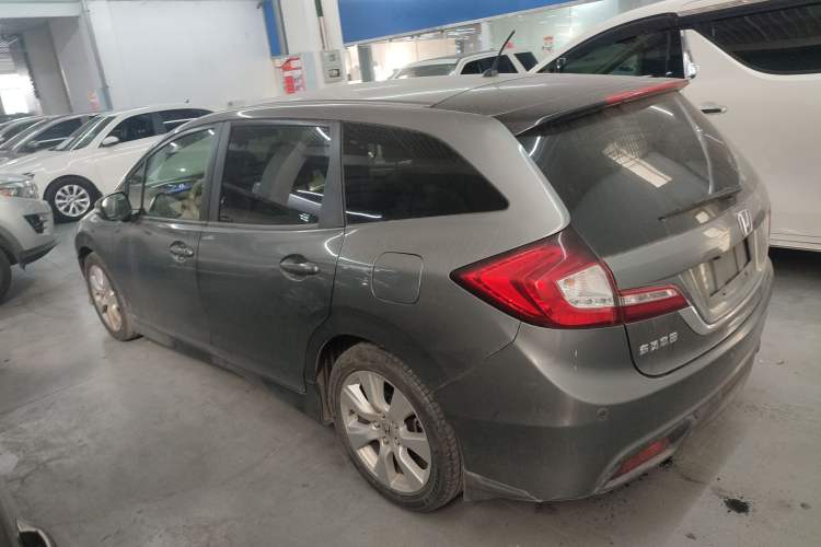 Used Honda Jade 2013 1.8L automatic Comfort version 6 seats
