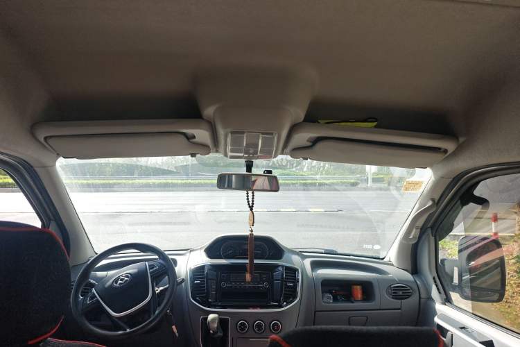 Used SAIC MAXUS Xintu V80 2018 2.5T 6-Speed Manual Aowentong Long-Wheelbase Mid-Roof 7/10-Seater
