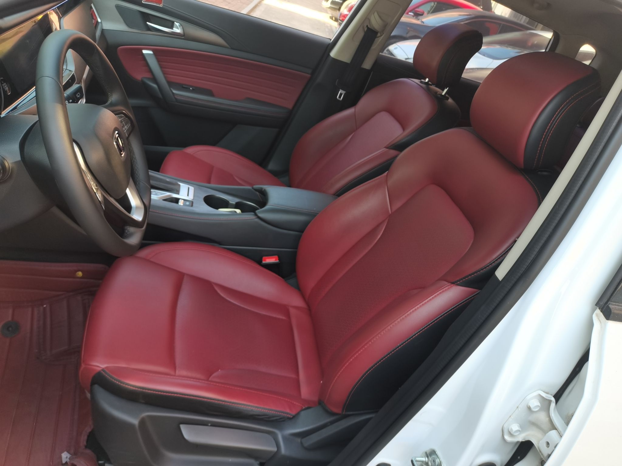 Переднее сиденье в автомобиле