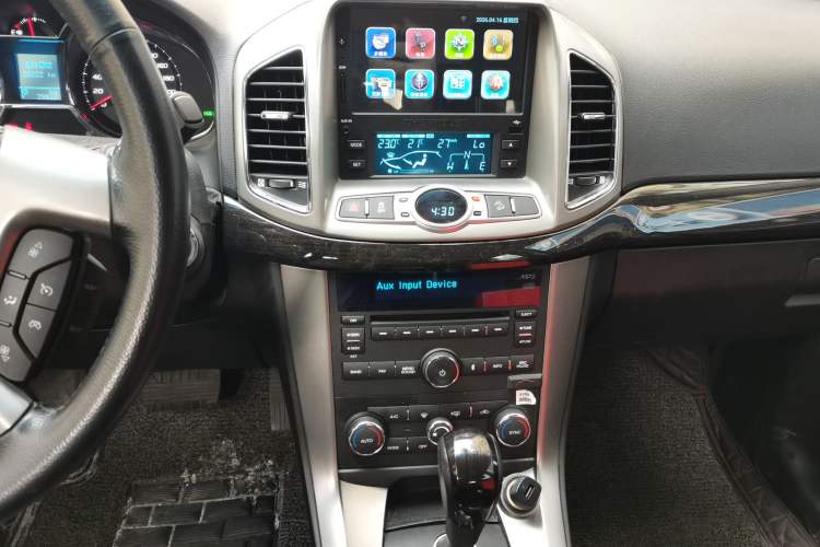 Used Chevrolet Captiva 2017 2.4L 4x4 Flagship Edition 7-Seater Audio And AC Panel