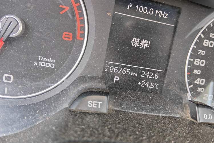 Used Audi A4L 2013 35 TFSI Automatic Comfort Model Odometer Close Up