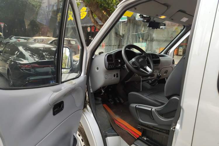 Used JMC Transit 2019 2.8T Commercial Version Short Wheelbase Mid-Roof 6-Seater China VI JX493 Driver Seat