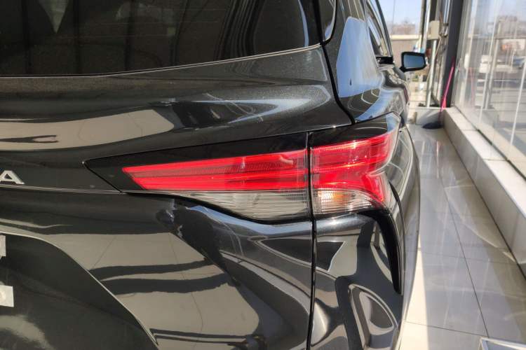 Used Toyota Sienna 2026 Model 2.5L Dual-Engine Four-Wheel-Drive Prestige Edition