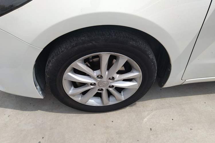 Used Kia K3 2016 1.6L Automatic GLS Left Front Wheel Hub