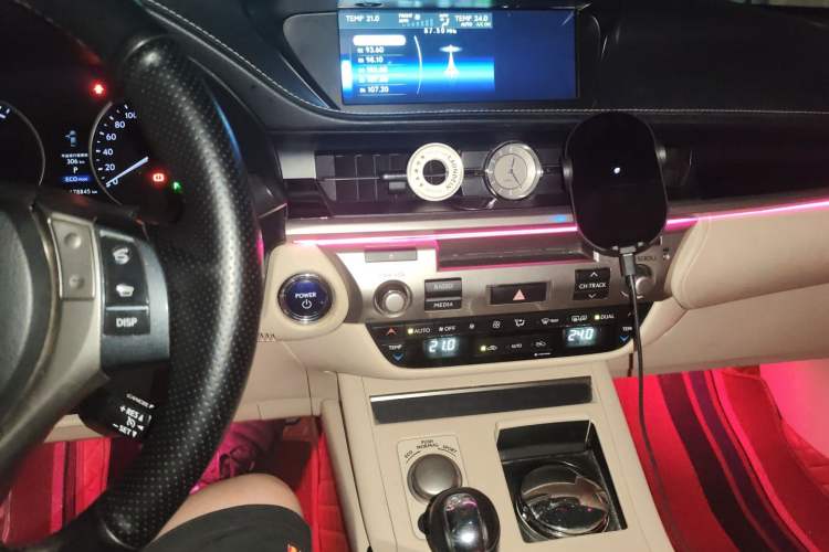 Used Lexus ES 2014 300h Elite Edition Audio And AC Panel