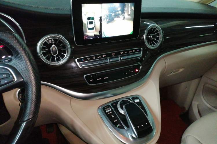 Used Mercedes-Benz V-Class 2017 V 260 Avantgarde Edition
