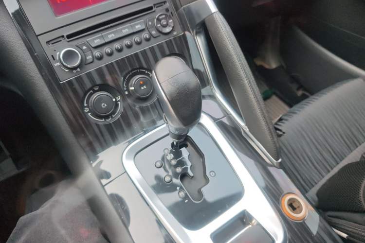 Used Peugeot 3008 2015 2.0L Automatic Classic Edition