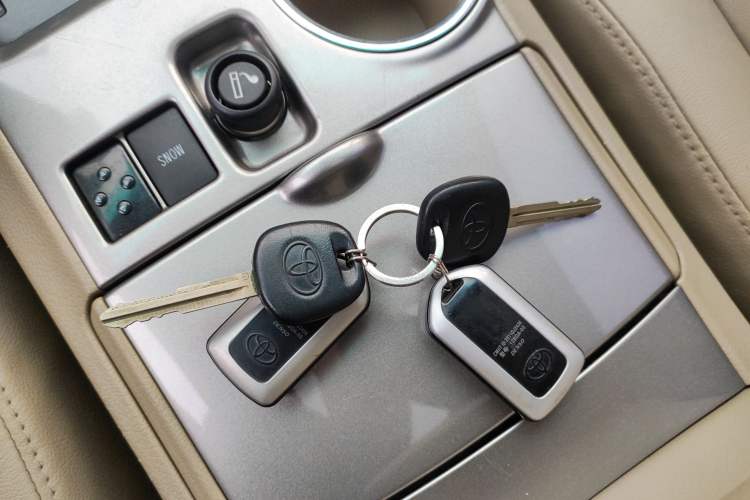 Used Toyota Highlander 2012 2.7L Two-Wheel Drive 7-Seater Luxury Edition
