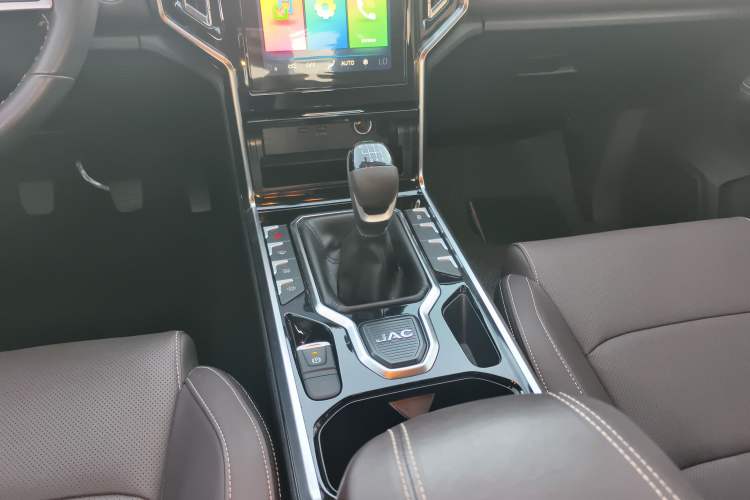 Used JAC Hantoo 2021 2.0T Commercial Version Manual Diesel Two-Wheel Drive Elite Large Double Cabin HFC4DB2-2E
