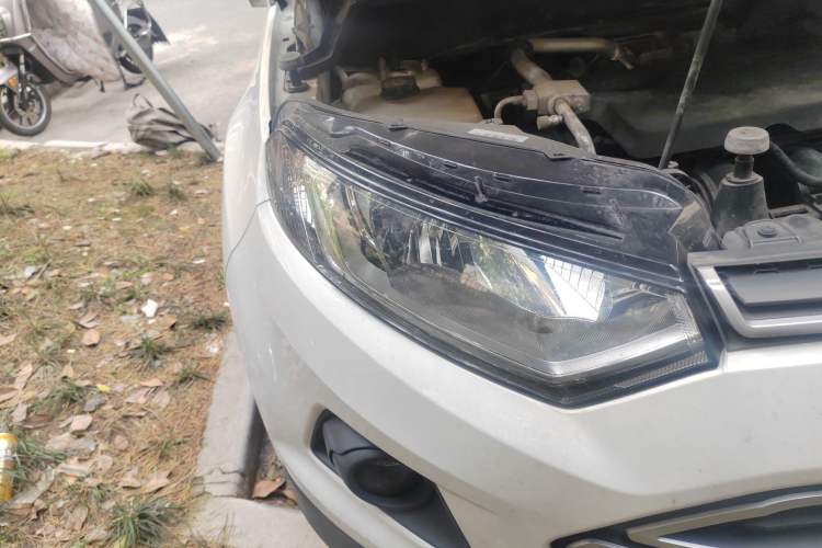 Used Ford EcoSport 2013 1.5L Automatic Fashion Model Right Front Headlight