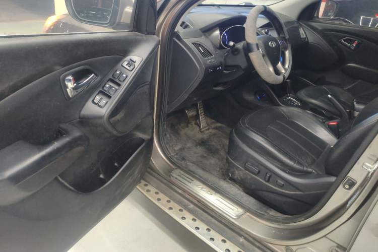 Used Hyundai ix35 2012 2.4L Automatic Two-Wheel Drive Prestige Edition GLS Interior 3