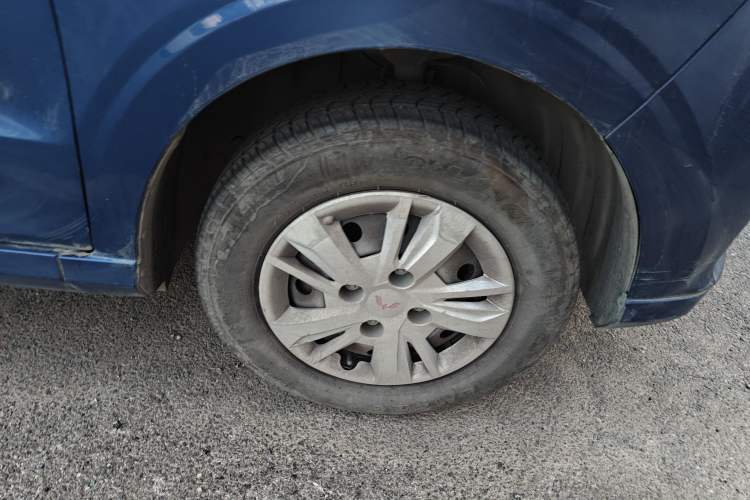 Used Wuling Hongguang 2019 1.5L S Basic Window-Sealed Vehicle China VI LAR Right Front Wheel Hub