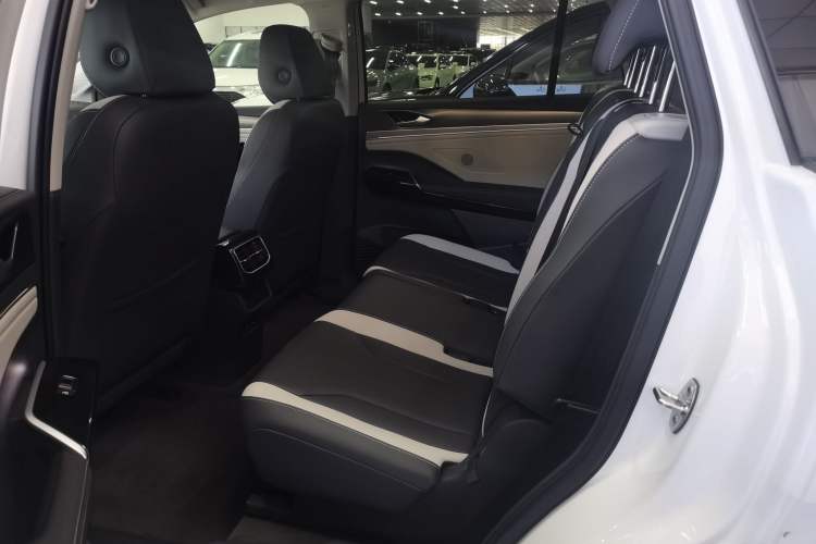 Used Volkswagen ID.6 CROZZ 2021 Long-Range PURE+ Edition Left Rear Seat