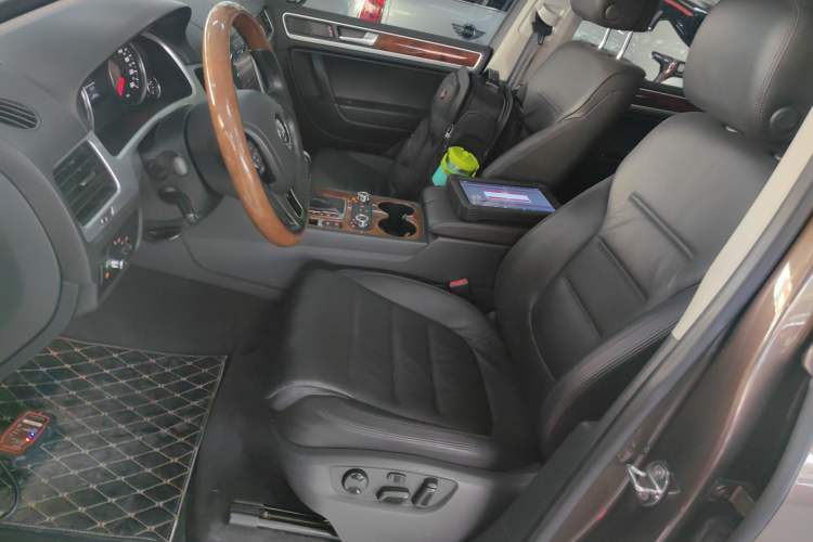 Used Volkswagen Touareg 2015 3.0 TSI Comfort Model