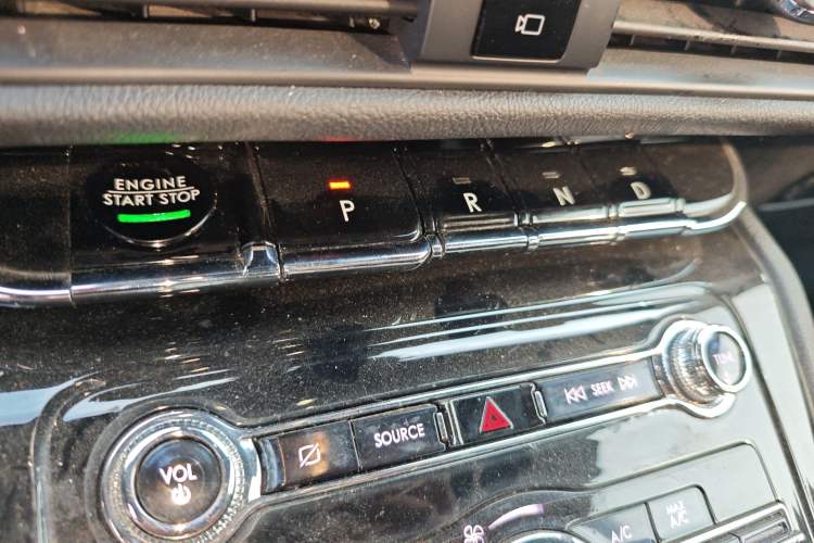 Used Lincoln Corsair 2021 2.0T Two-Wheel Drive Deluxe Edition Gear Lever